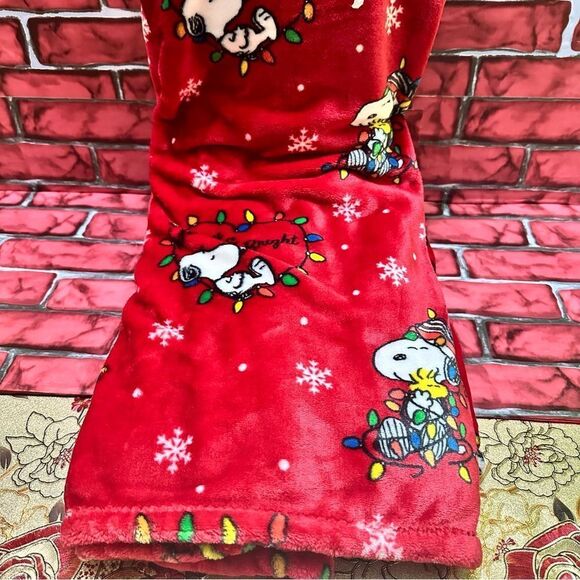 Peanuts Snoopy Woodstock Christmas plush Throw Blanket 6” x 70” - Picture 2 of 9